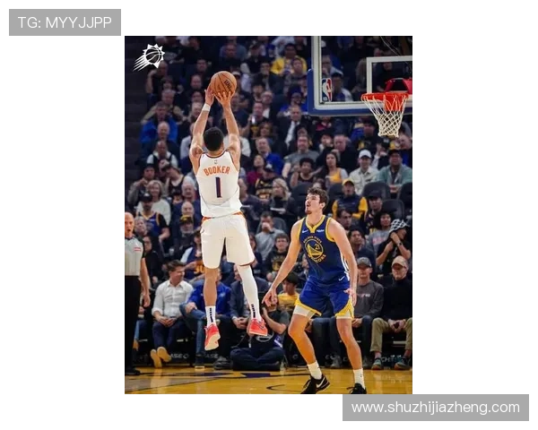 布克遭遇严密防守表现低迷18投仅4中贡献10分16助攻却有9次失误